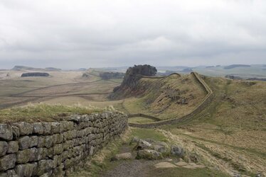 hadrians-wall-housesteads.jpg