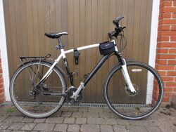 Specialized Crosstrail Expert Disc 2010. Would suit very tall