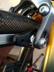 shimano - Orientation of asymmetrical brake pads on front vs. rear -  Bicycles Stack Exchange