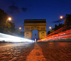 That long exposure Arc de Triomphe shot_14800177552_m.jpg