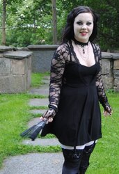 goth_girls_can_smile__by_beeriz-d57qax6.jpg